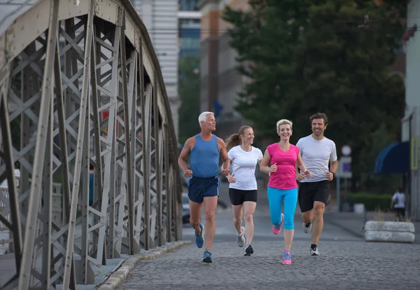 Personnes groupe jogging — Photo