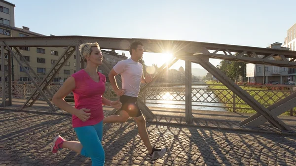 健康なカップルジョギング — ストック写真