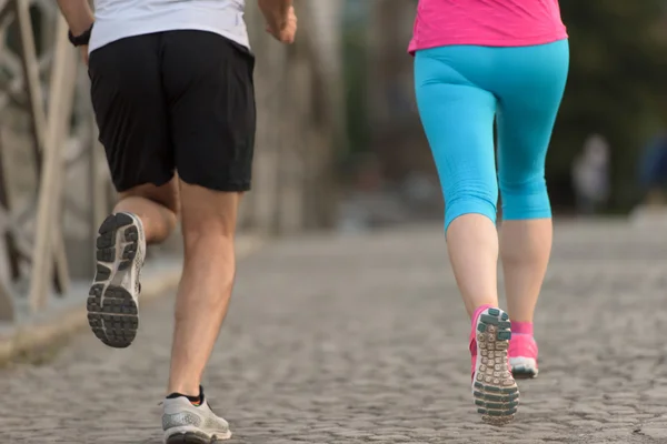 Zdravý dospělý pár jogging — Stock fotografie