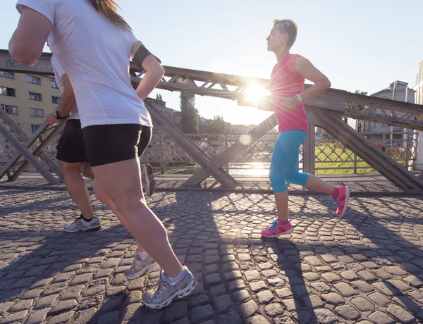 Grupy ludzi jogging — Zdjęcie stockowe