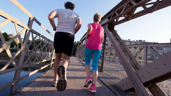 Saudável casal maduro jogging — Fotografia de Stock