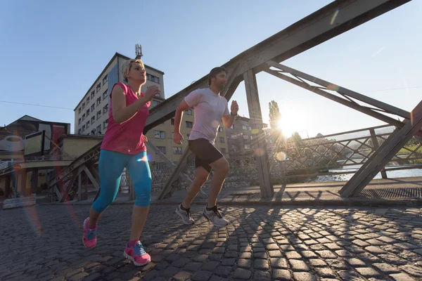 健康なカップルジョギング — ストック写真