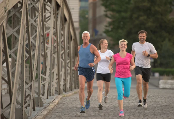 Pessoas grupo jogging — Fotografia de Stock