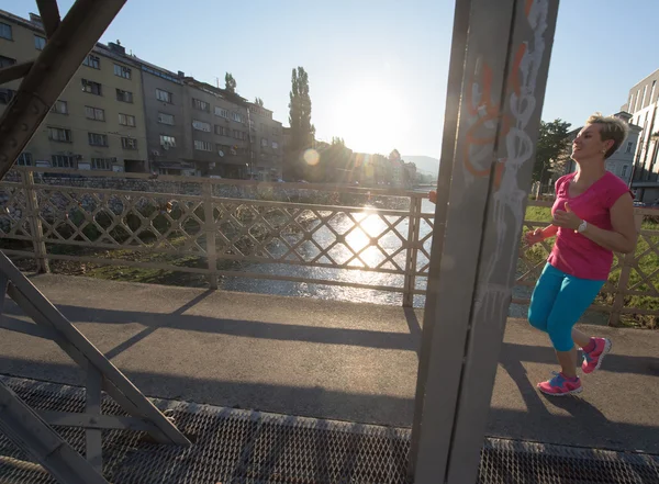 Gesundes reifes Paar beim Joggen — Stockfoto