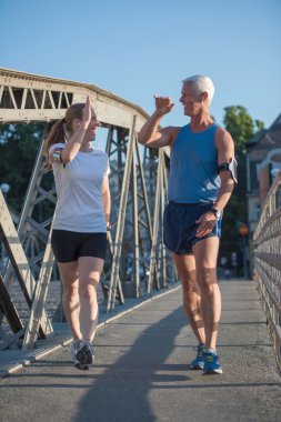 tebrik ve sabah egzersiz bitirmek mutlu