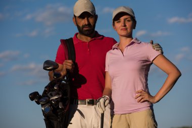golf sahasında birkaç portresi