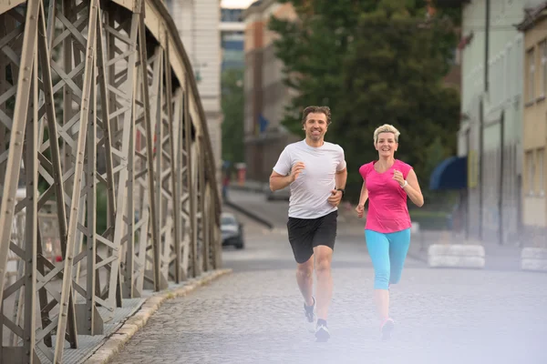 Saudável casal jogging — Fotografia de Stock
