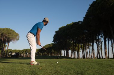 bir adam golf yönergeleri