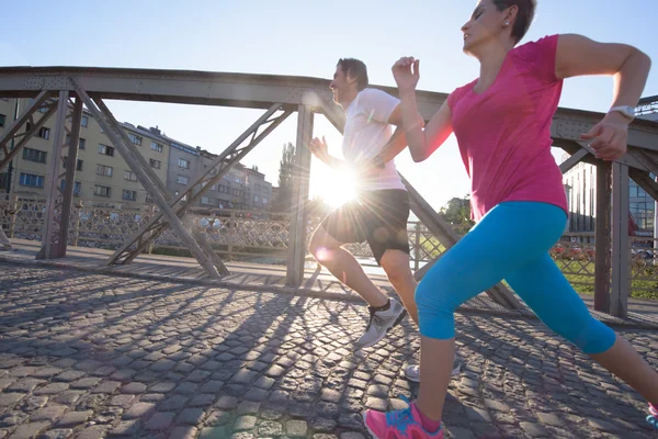 Gezond paar joggen — Stockfoto