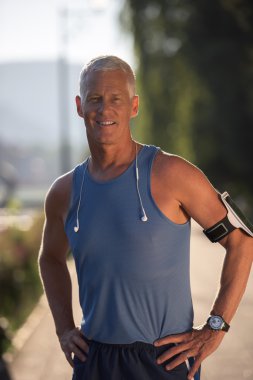 yakışıklı üst düzey koşu adam portresi