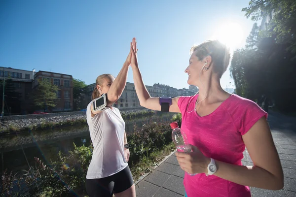 Parabenizar e feliz para terminar o treino matinal — Fotografia de Stock