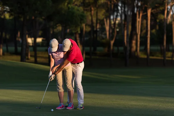 Um homem instruções de golfe — Fotografia de Stock