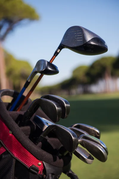 Közelről golf-zsák, a tanfolyam — Stock Fotó