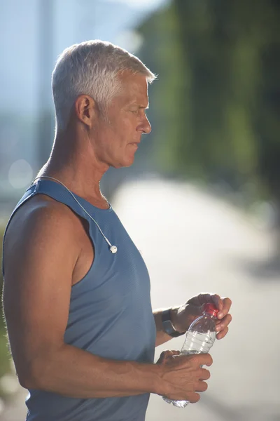 Schöner älterer Joggingmann — Stockfoto