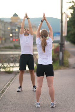 Çift jogging önce ısınma