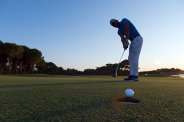 golf sahasında atış isabet golfçü