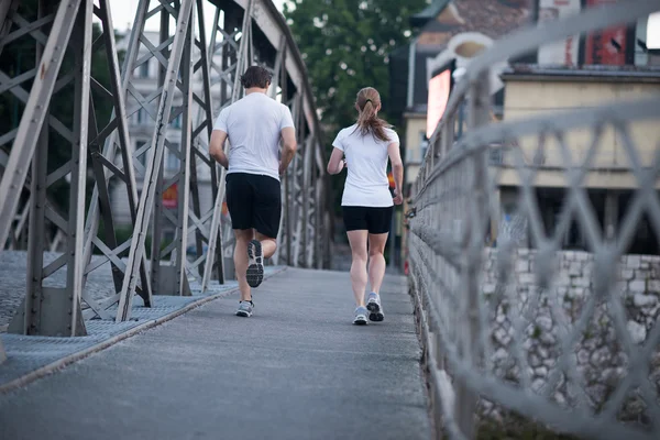 Starsza para joggingu — Zdjęcie stockowe