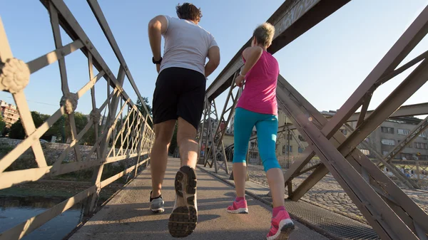 Äldre par jogging — Stockfoto