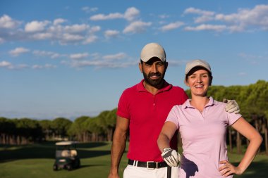 golf sahasında birkaç portresi