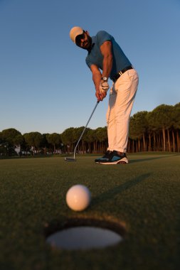 golf sahasında atış isabet golfçü