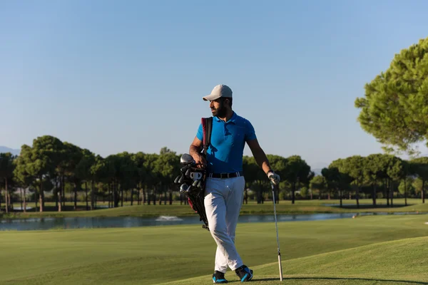 Golfista portrét na golfovém hřišti — Stock fotografie