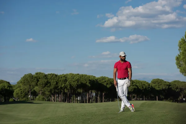 Szép közel-keleti golf játékos portré-pályán — Stock Fotó