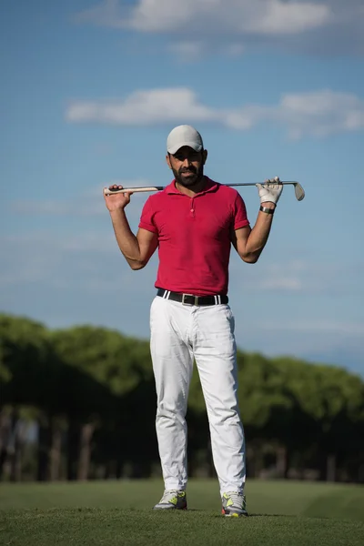 Pohledný Středního východu golfové hráče portrét na hřišti — Stock fotografie