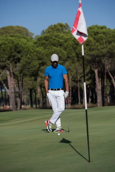 Portrét golfové hráče na hřišti — Stock fotografie