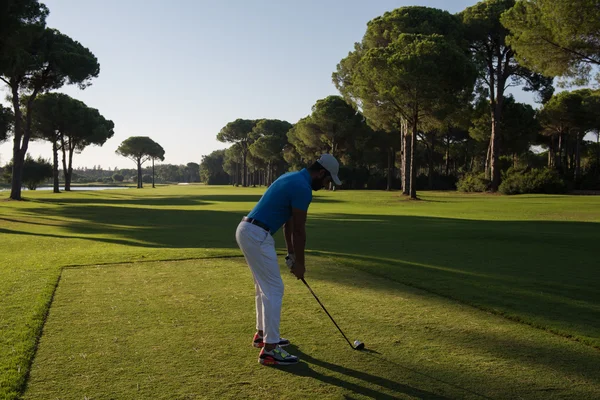 Golf-spelare slå skott — Stockfoto