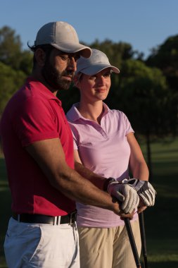 golf sahasında birkaç portresi