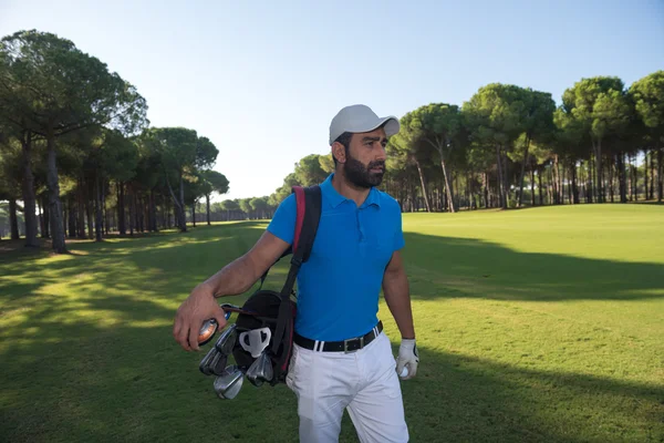 Golfspieler zu Fuß — Stockfoto