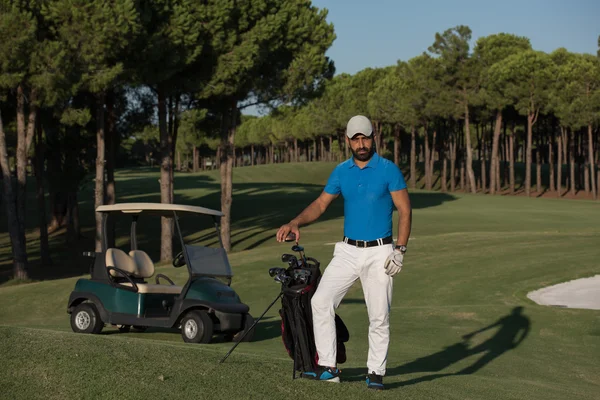 Retrato de golfista no campo de golfe — Fotografia de Stock