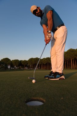 golf sahasında atış isabet golfçü