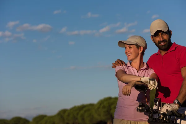 Retrato de pareja en el campo de golf —  Fotos de Stock