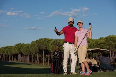 golf sahasında birkaç portresi