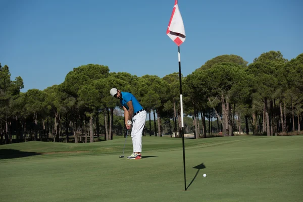 Güneşli gün atış isabet golf oyuncu — Stok fotoğraf