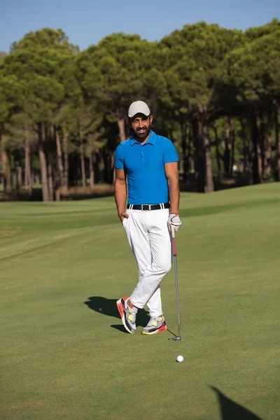 Ritratto giocatore di golf in corso — Foto Stock