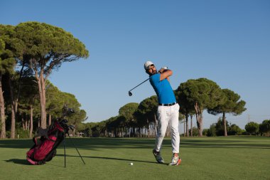 golf oyuncu atış isabet
