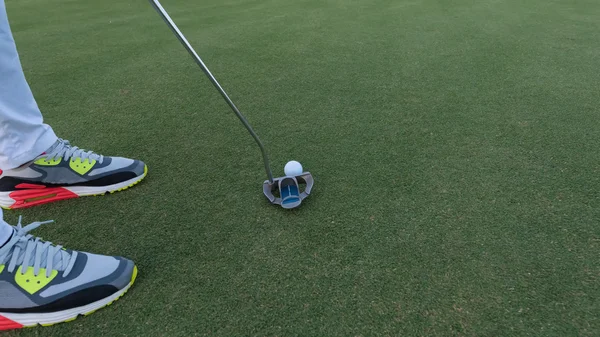 Hitting golf ball to hole — Stock Photo, Image