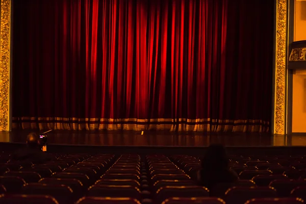 Cortina de escenario o cortinas fondo rojo — Foto de Stock