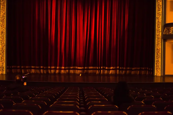 Palco cortina ou cortinas fundo vermelho — Fotografia de Stock