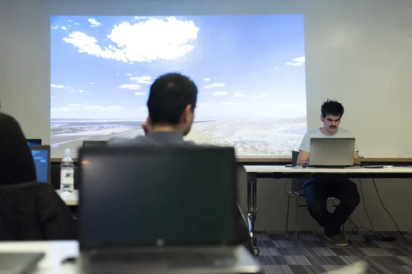컴퓨터 기술을 전공 한 학생들 — 스톡 사진