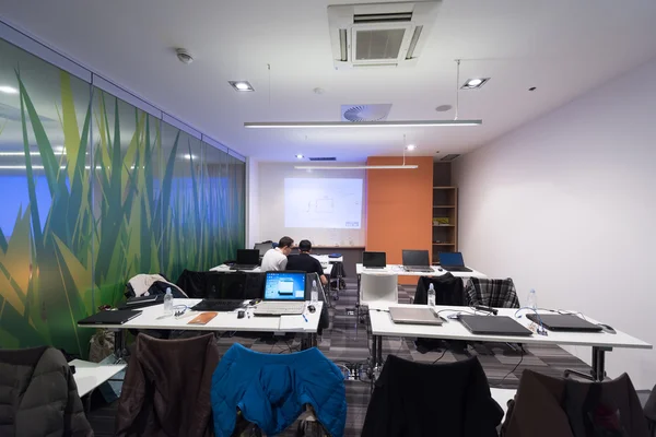 Que Los Estudiantes Aula Ciencias Computación Trabajando Juntos Proyecto Con —  Fotos de Stock