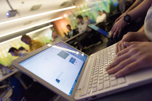 Estudiantes de TI en taller — Foto de Stock