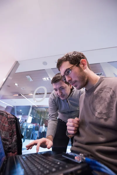 Computertechnologie studenten — Stockfoto