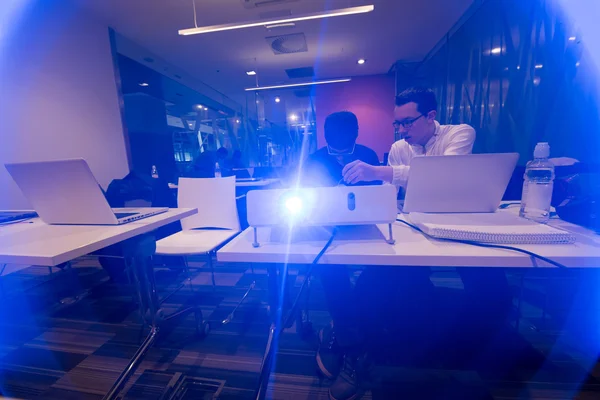 IT students in computer science classroom — Stock Photo, Image