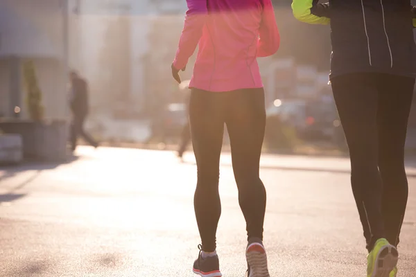 Junges Paar beim Joggen — Stockfoto