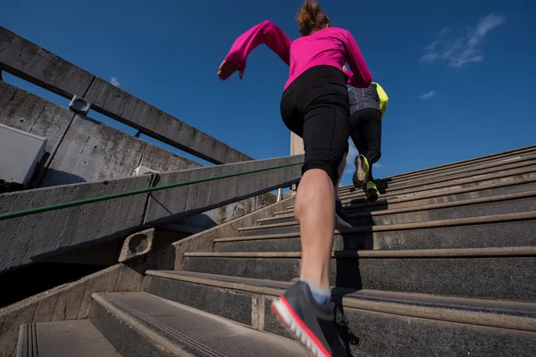 Sportieve vrouw joggen op ochtend — Stockfoto