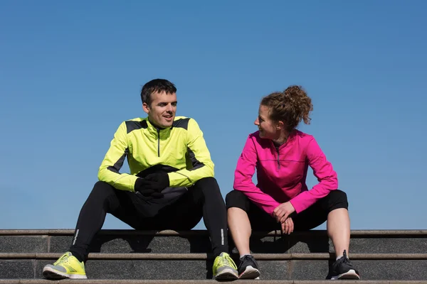 Felicitar y feliz de terminar el entrenamiento de la mañana —  Fotos de Stock