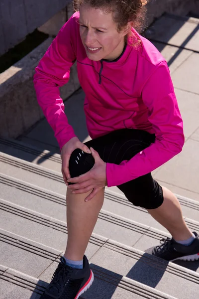Knieverletzung eines Läufers — Stockfoto
